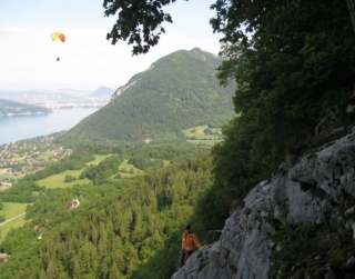  铁索攀岩和家庭冒险 